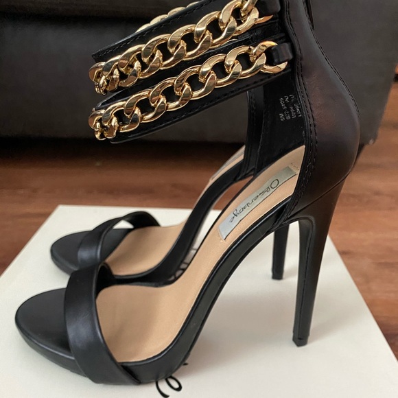 Black, gold chain ankle strap stiletto, size 6. - Picture 3 of 5